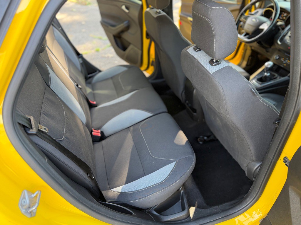 2017 Ford Focus Image 19
