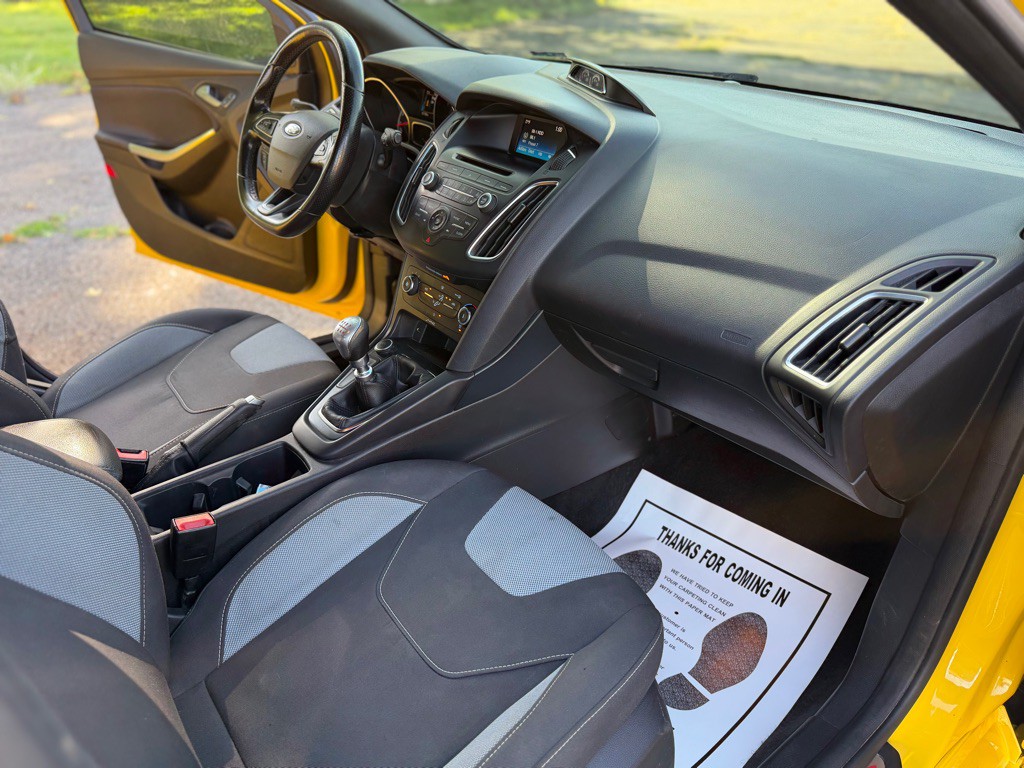 2017 Ford Focus Image 21
