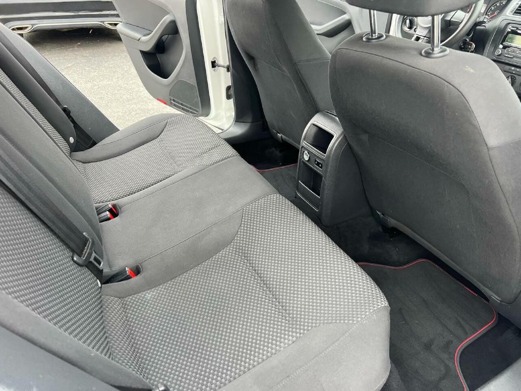 2013 Volkswagen Jetta Image 16