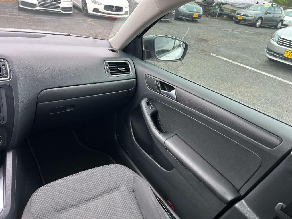 2013 Volkswagen Jetta Image 20