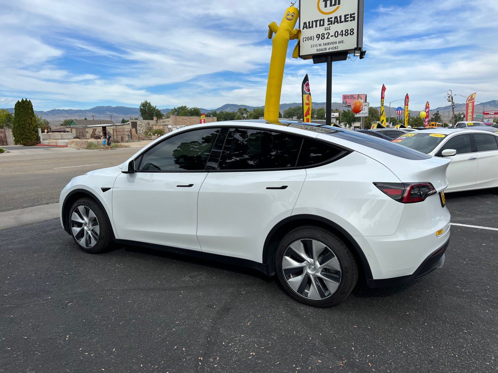 2021 Tesla Model Y Image 15