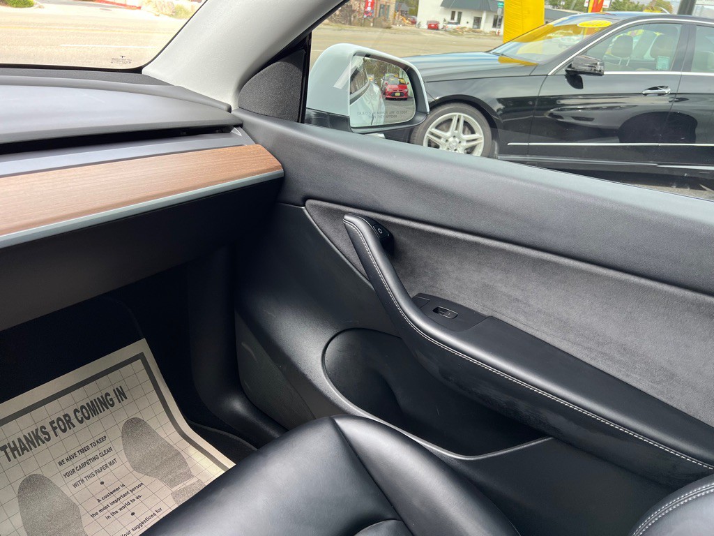 2021 Tesla Model Y Image 38