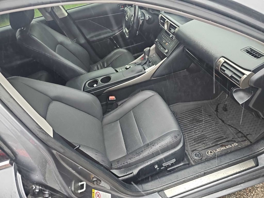 2016 Lexus IS 300 Image 23