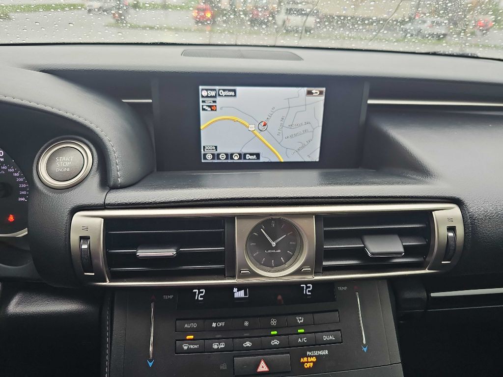 2016 Lexus IS 300 Image 27