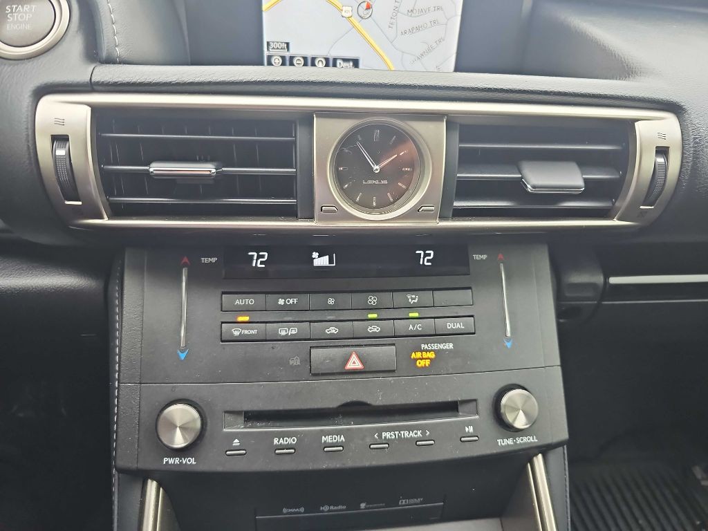 2016 Lexus IS 300 Image 28