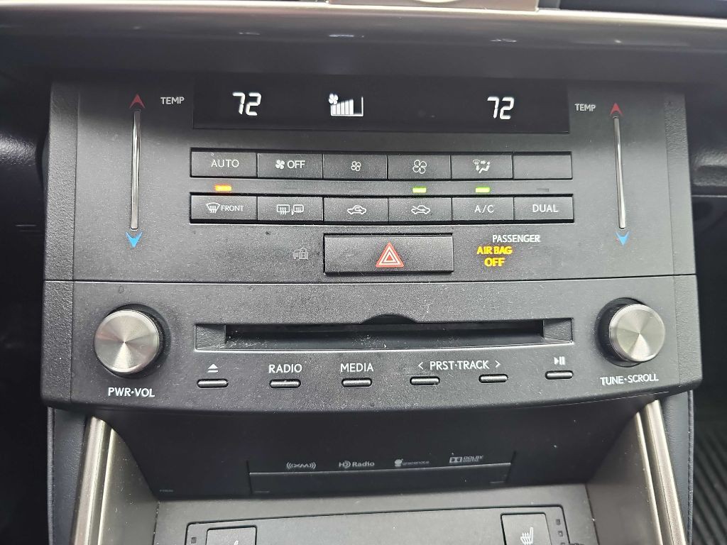 2016 Lexus IS 300 Image 29