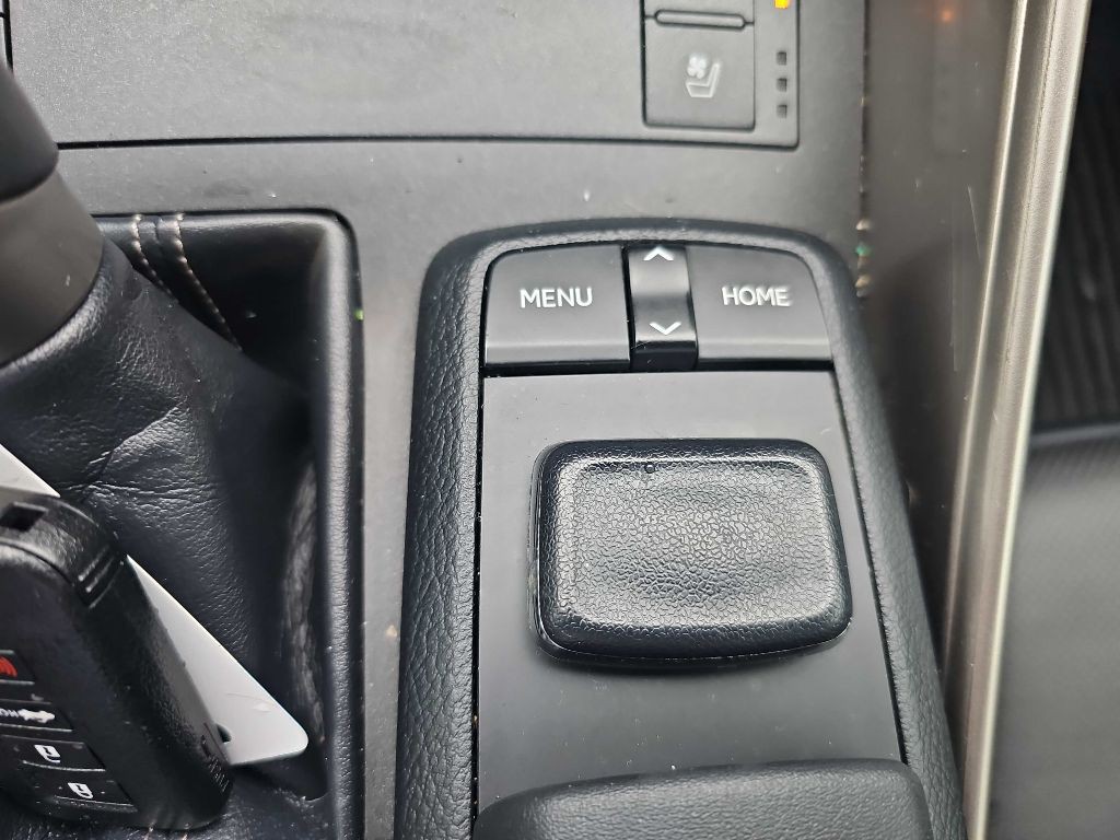 2016 Lexus IS 300 Image 30