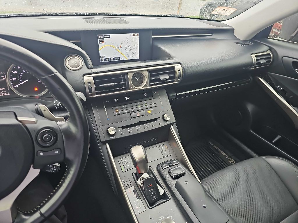 2016 Lexus IS 300 Image 36