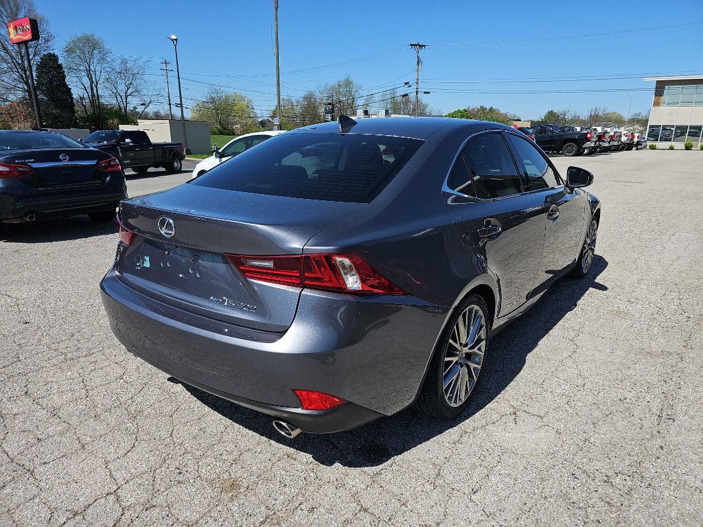 2016 Lexus IS 300 Image 44