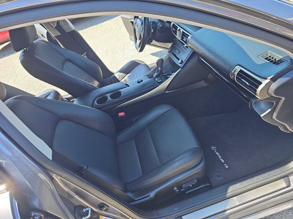 2016 Lexus IS 300 Image 68