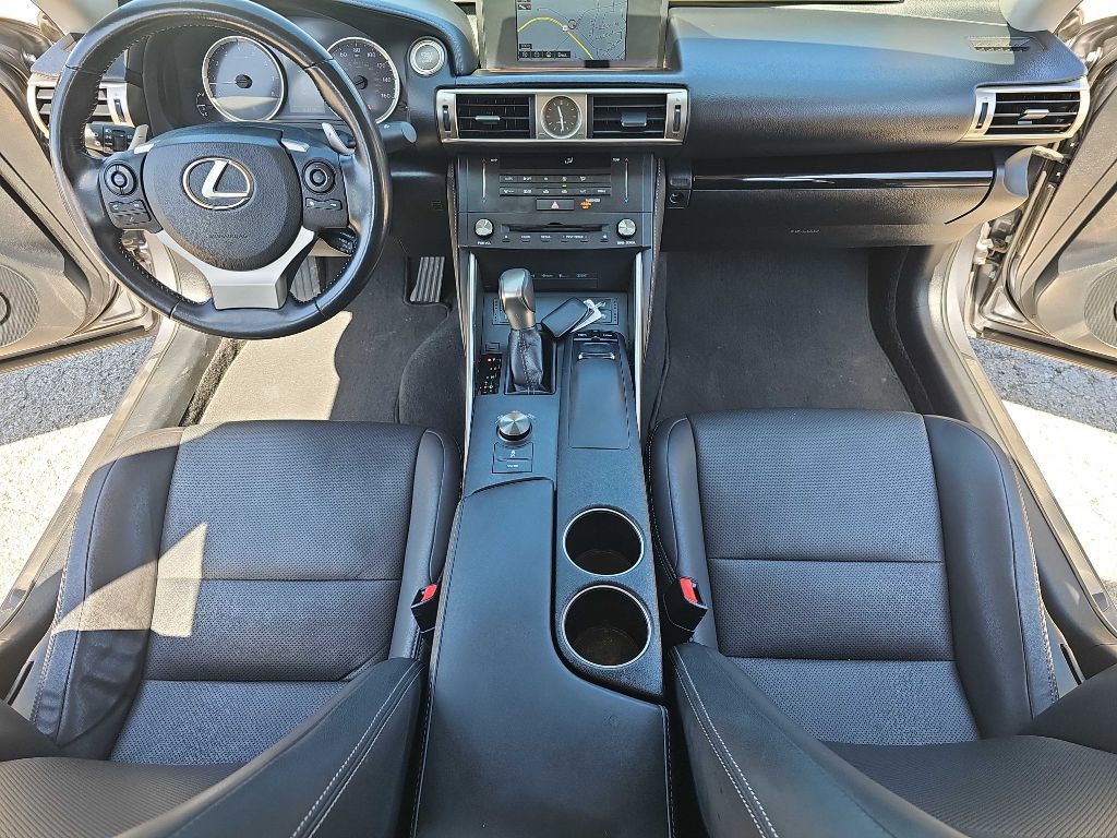 2016 Lexus IS 300 Image 70