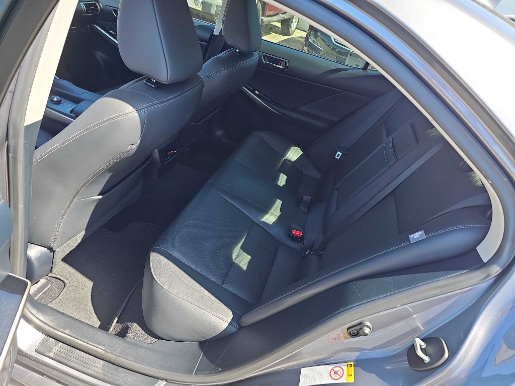 2016 Lexus IS 300 Image 72