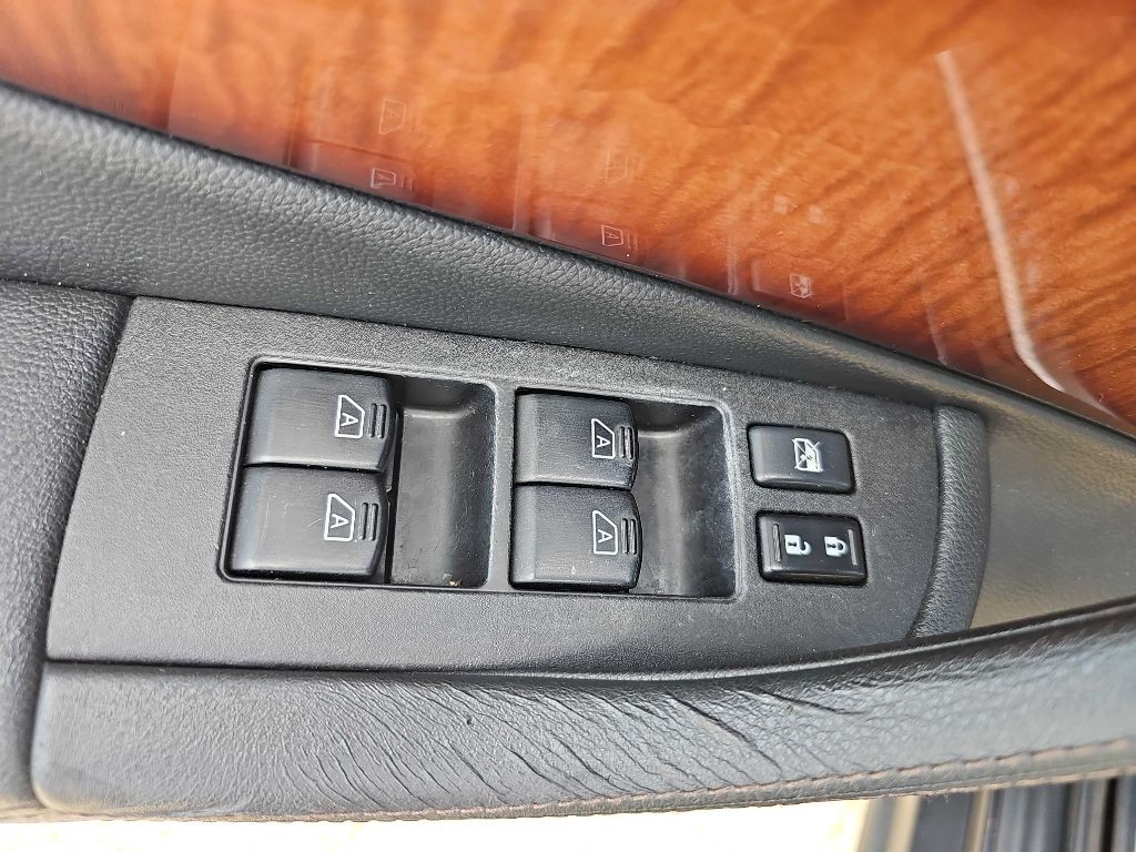 2010 INFINITI FX50 Image 32