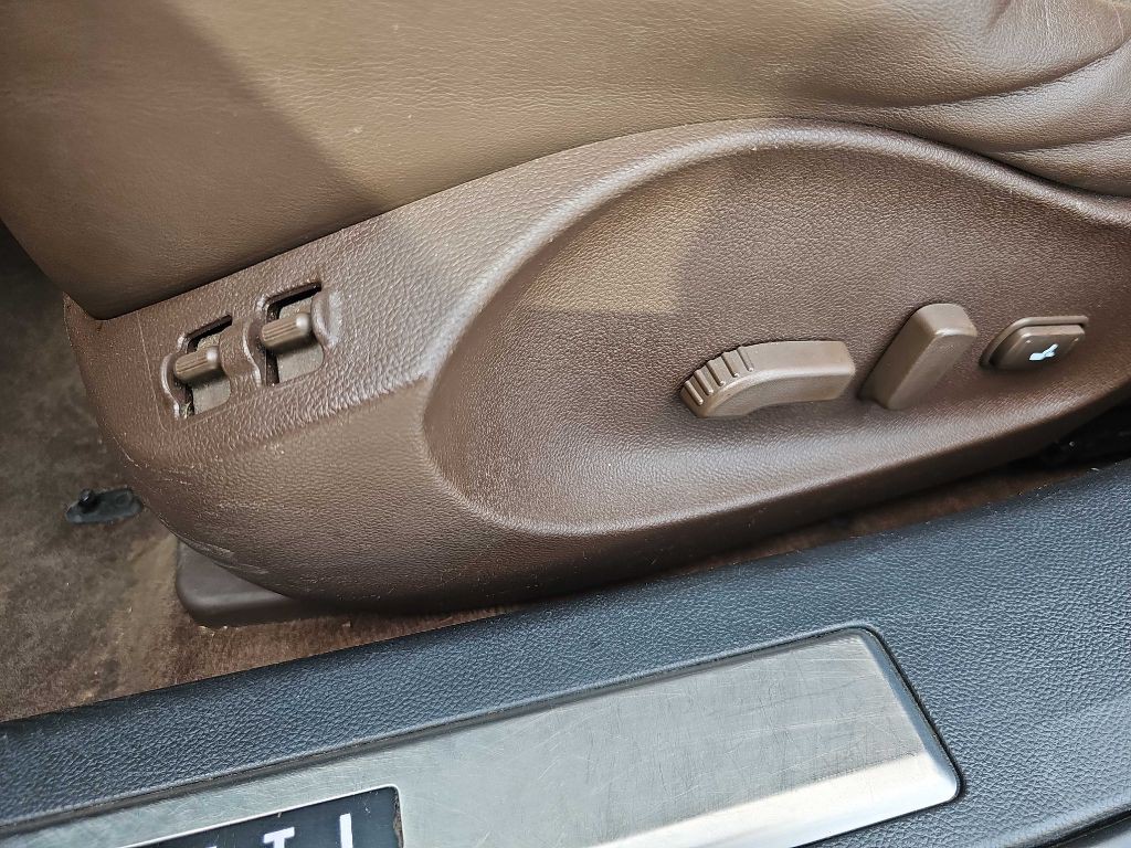 2010 INFINITI FX50 Image 33