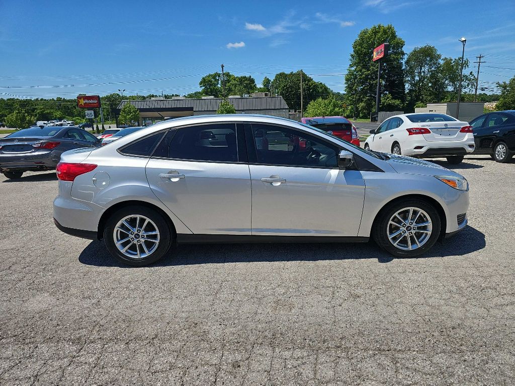 2017 Ford Focus Image 8
