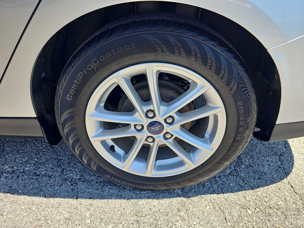 2017 Ford Focus Image 18