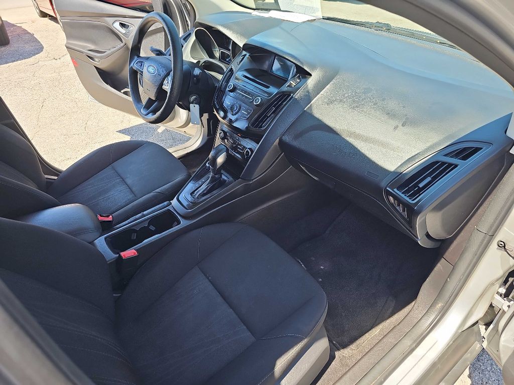 2017 Ford Focus Image 32