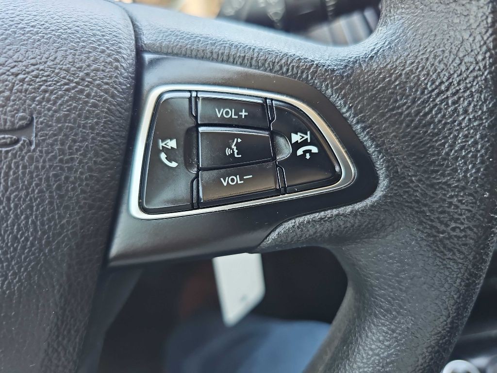 2017 Ford Focus Image 40