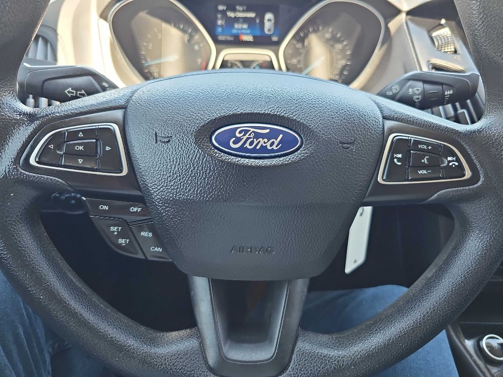 2017 Ford Focus Image 43