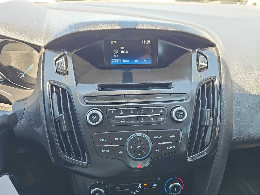 2017 Ford Focus Image 44