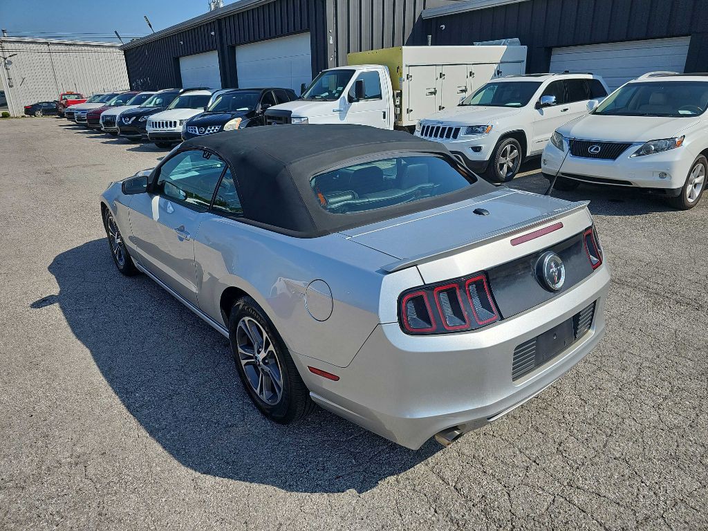 2014 Ford Mustang Image 21