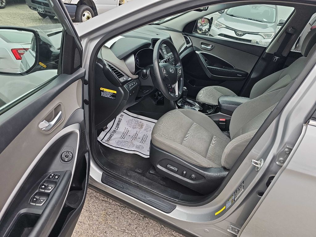 2016 Hyundai Santa Fe Image 19