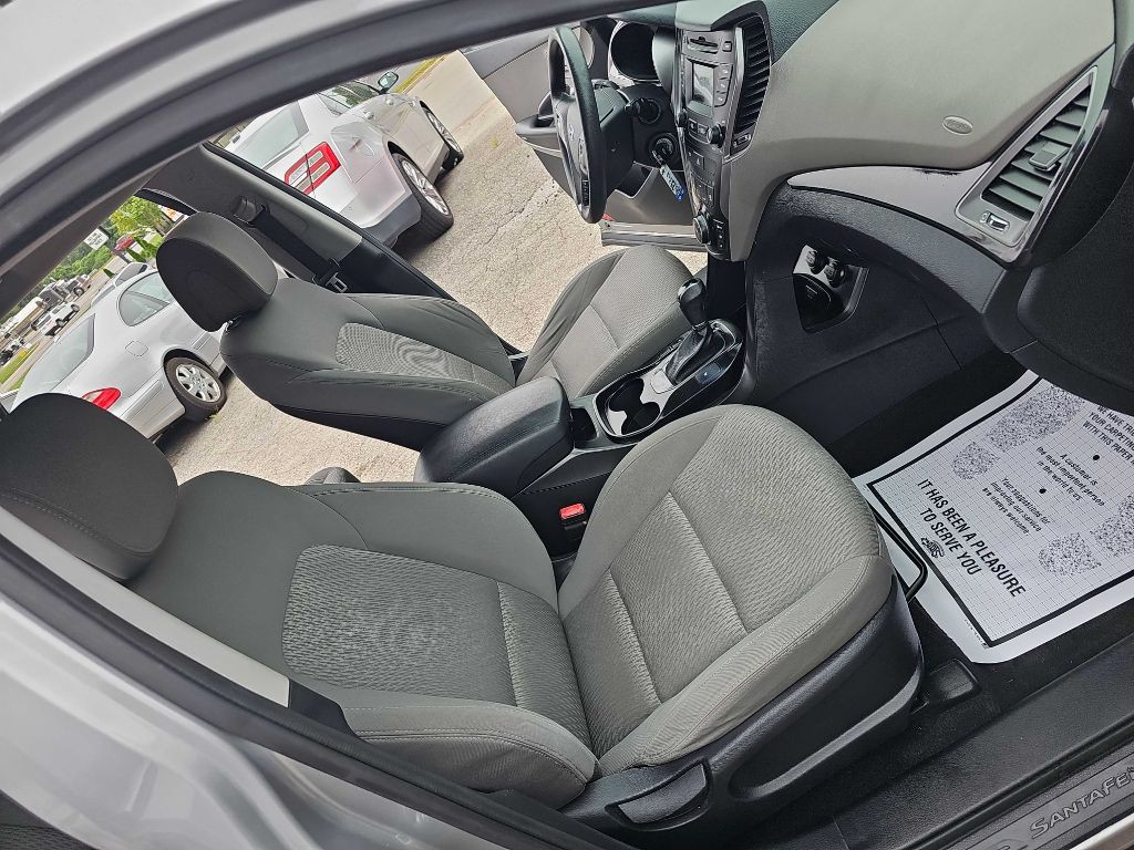 2016 Hyundai Santa Fe Image 22