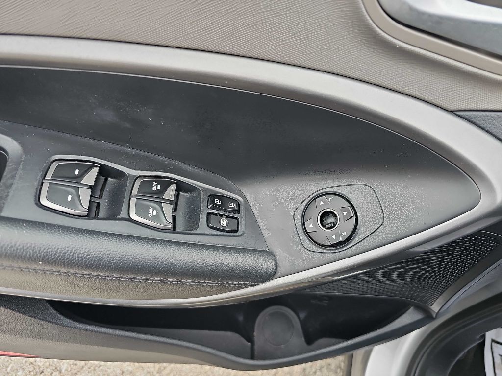 2016 Hyundai Santa Fe Image 30