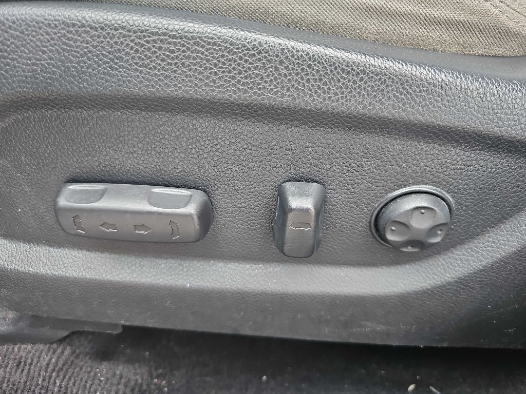 2016 Hyundai Santa Fe Image 31