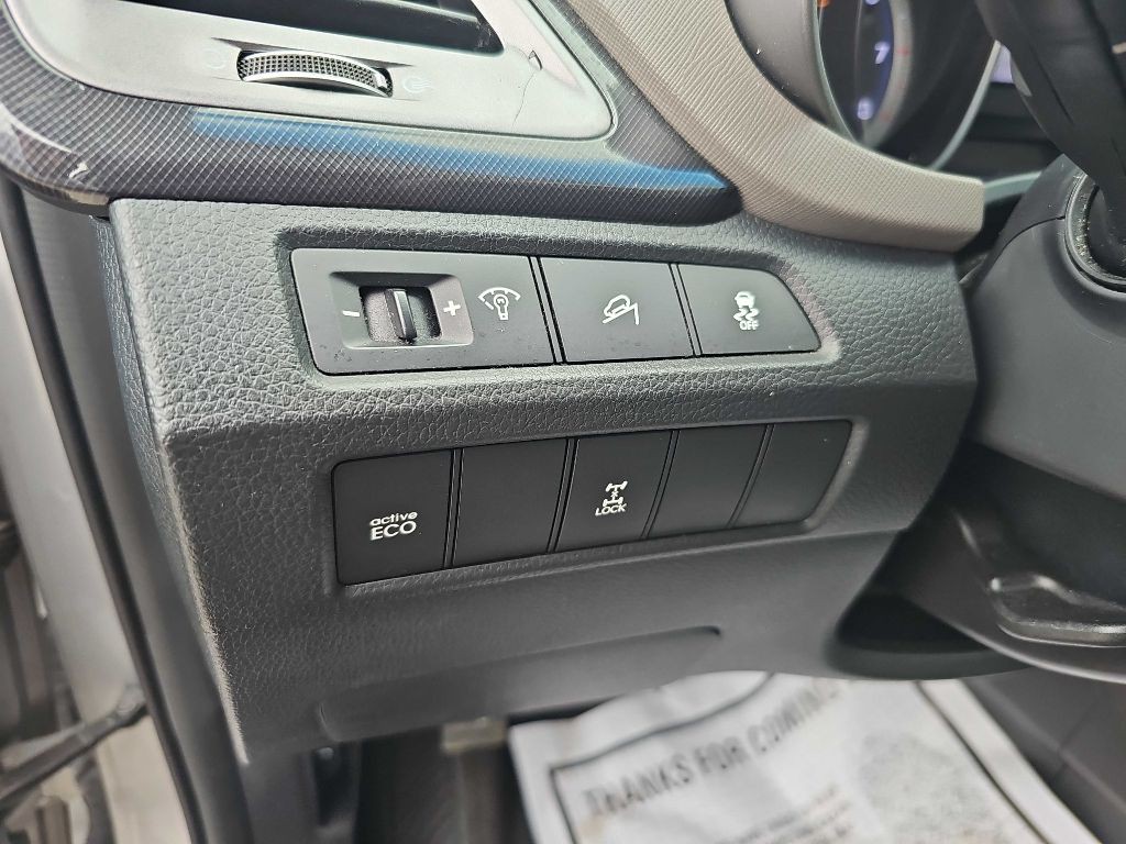2016 Hyundai Santa Fe Image 32