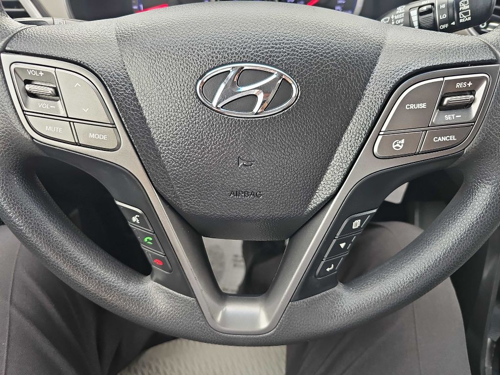 2016 Hyundai Santa Fe Image 39