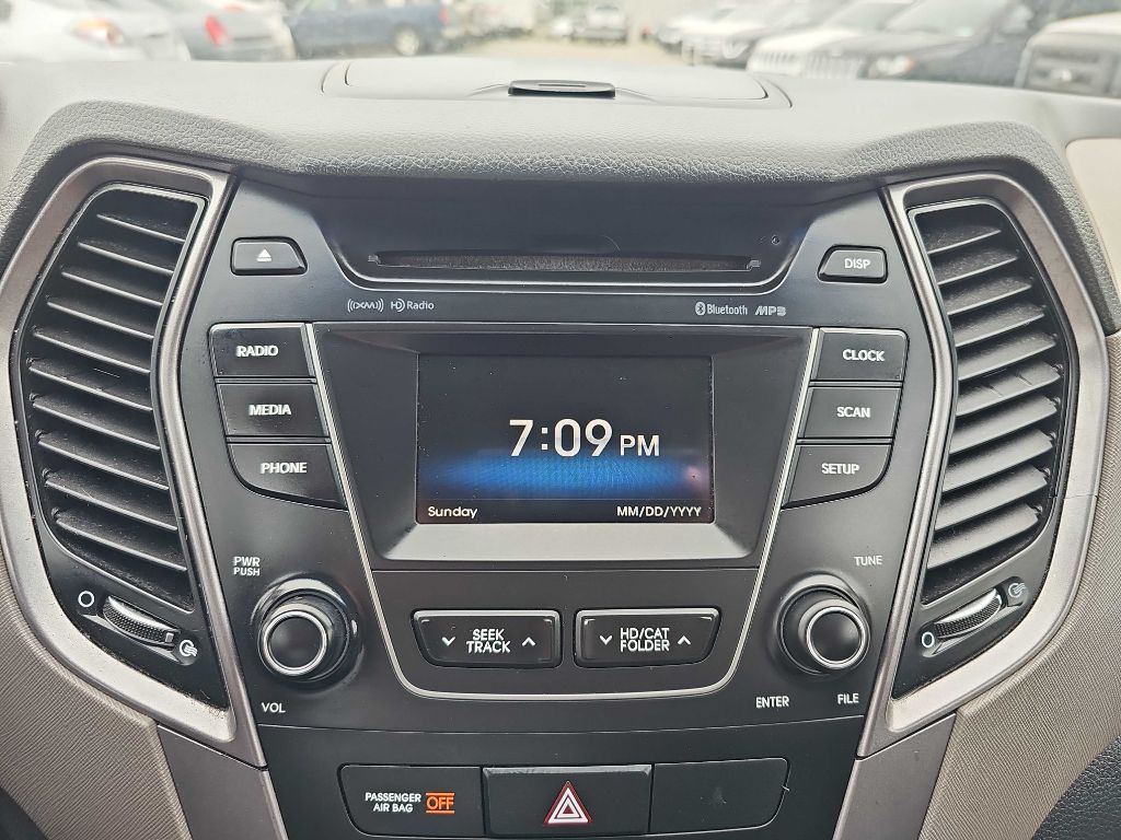 2016 Hyundai Santa Fe Image 41