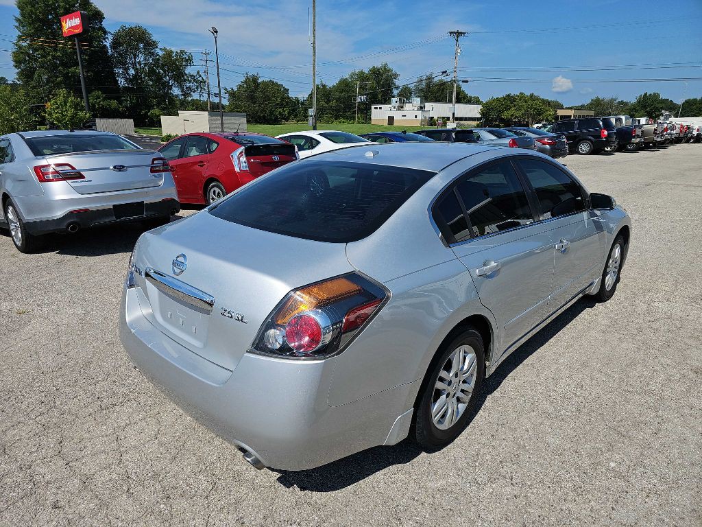 2012 Nissan Altima Image 9