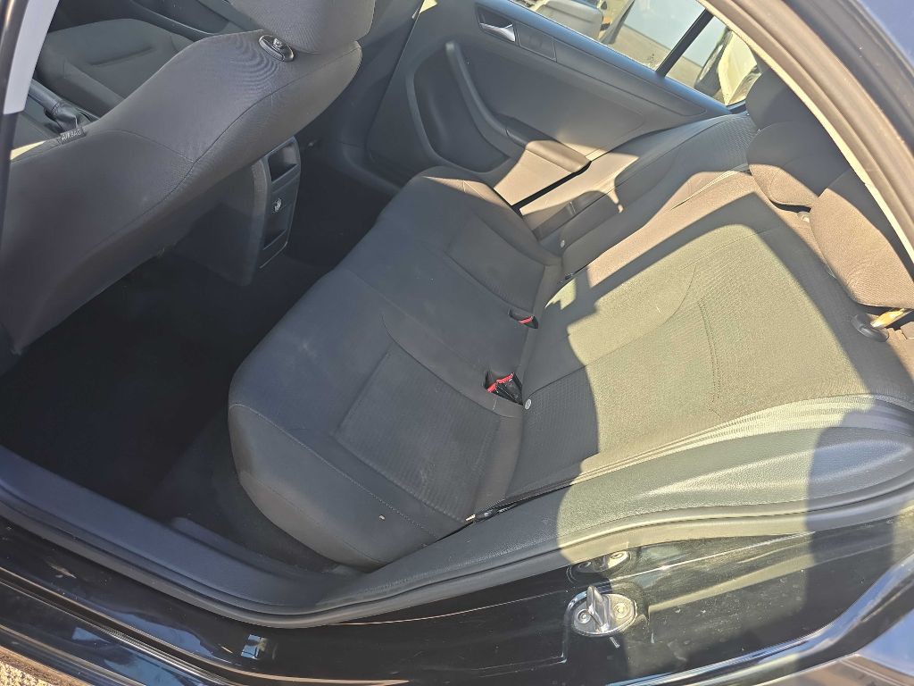 2015 Volkswagen Jetta Image 24