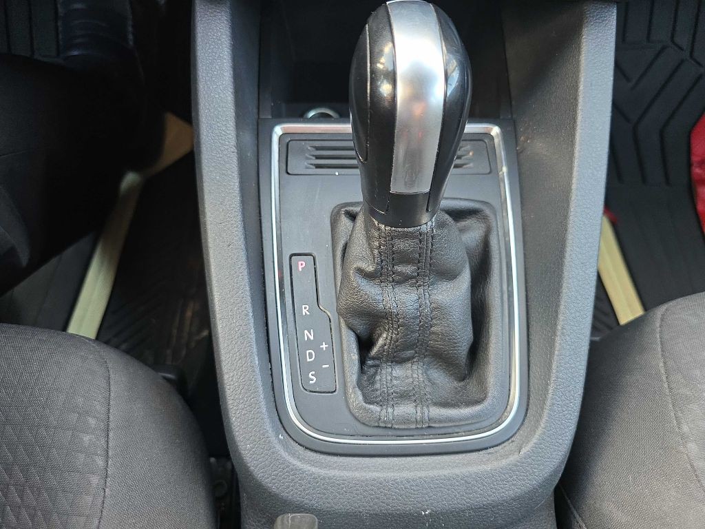 2015 Volkswagen Jetta Image 31