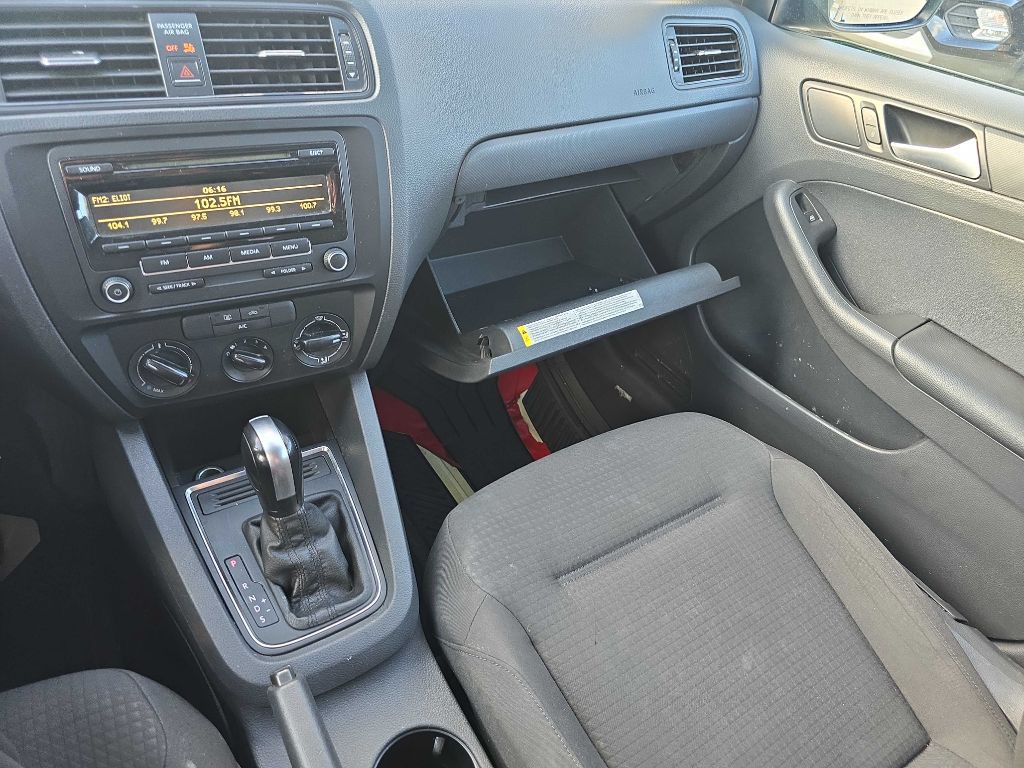 2015 Volkswagen Jetta Image 37