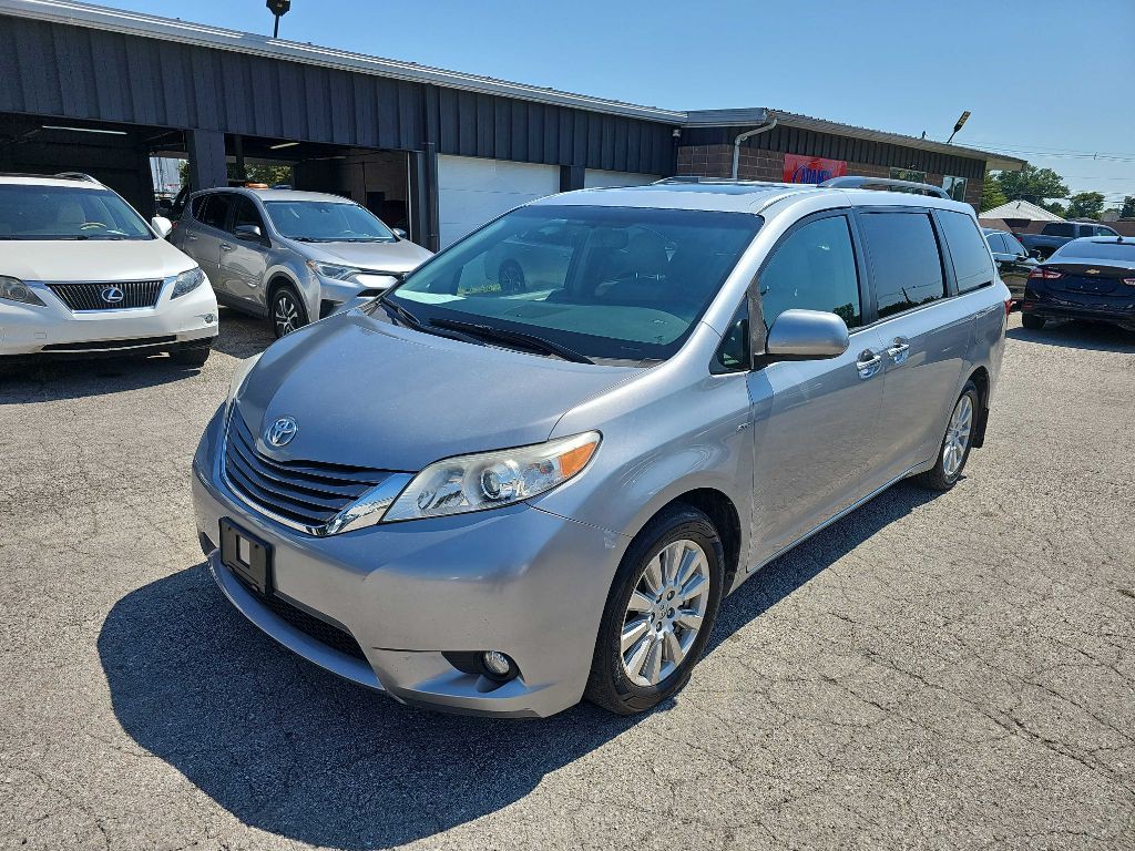 2017 Toyota Sienna Image 2