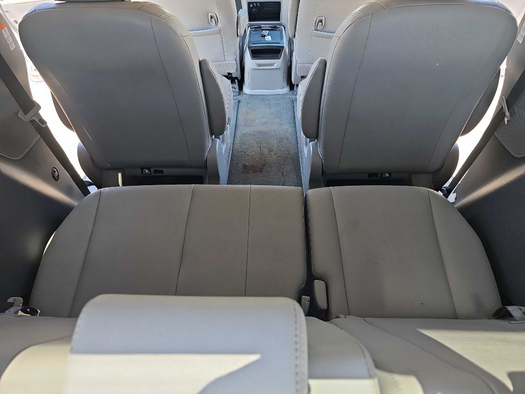 2017 Toyota Sienna Image 32