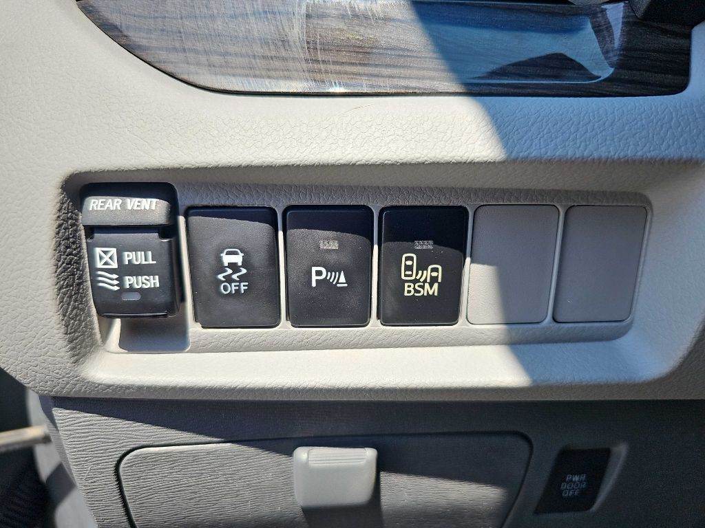 2017 Toyota Sienna Image 48
