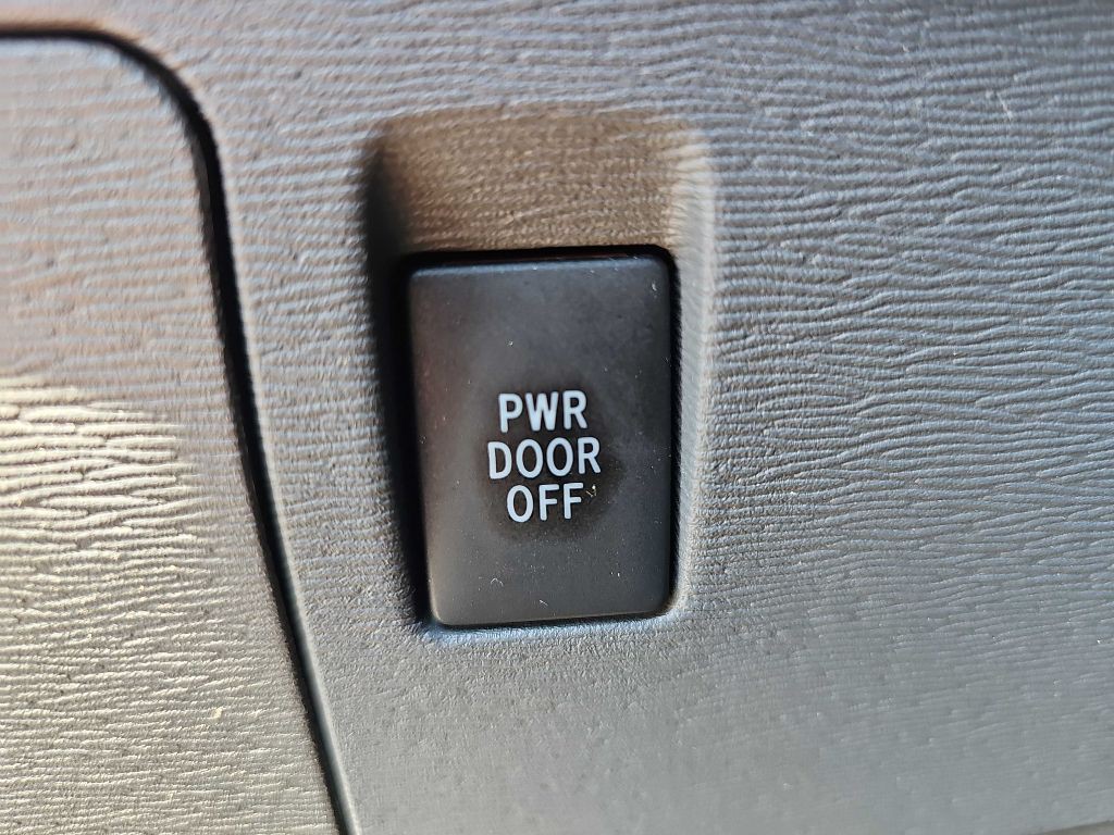 2017 Toyota Sienna Image 49