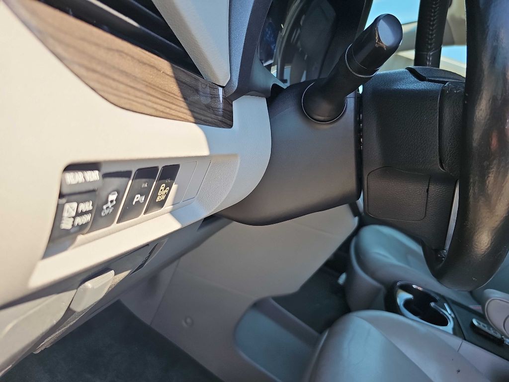 2017 Toyota Sienna Image 51
