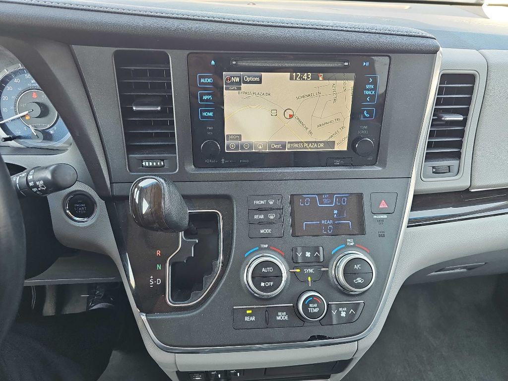2017 Toyota Sienna Image 61