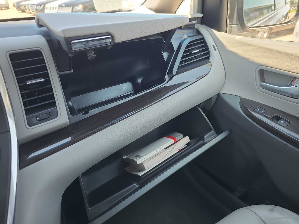 2017 Toyota Sienna Image 72
