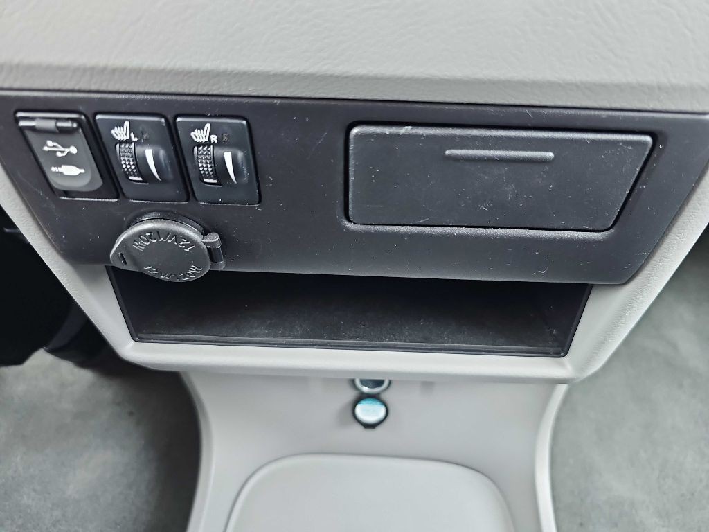 2017 Toyota Sienna Image 84