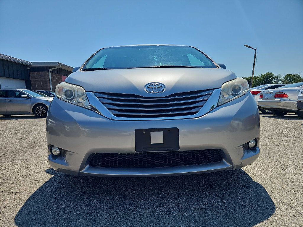 2017 Toyota Sienna Image 4
