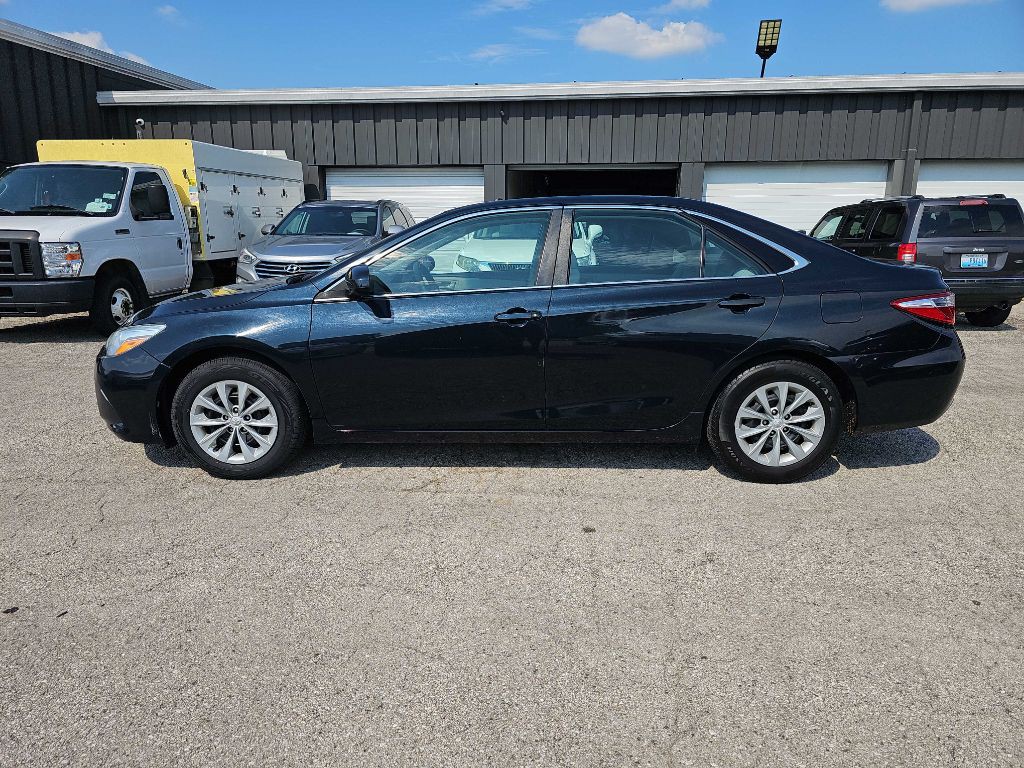 2015 Toyota Camry Image 12