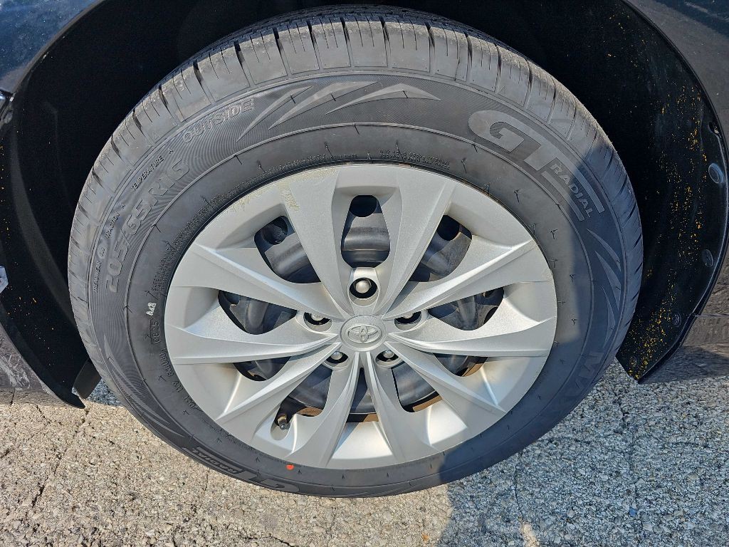 2015 Toyota Camry Image 13