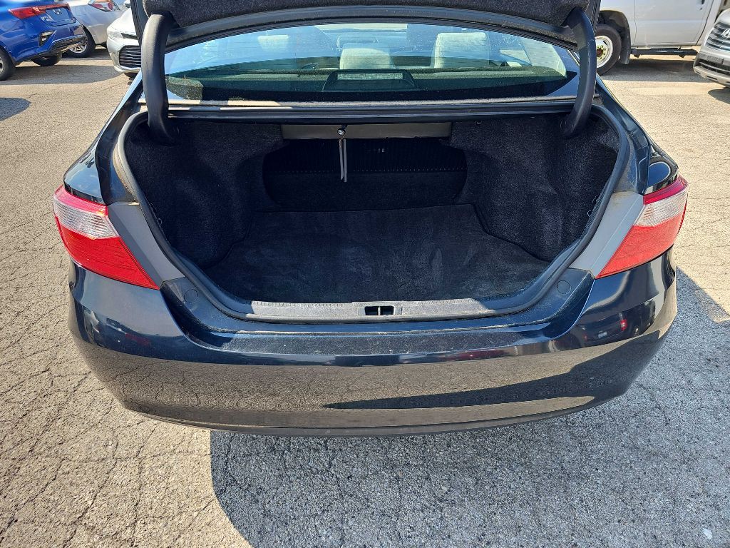 2015 Toyota Camry Image 18