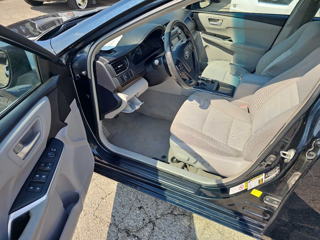 2015 Toyota Camry Image 21