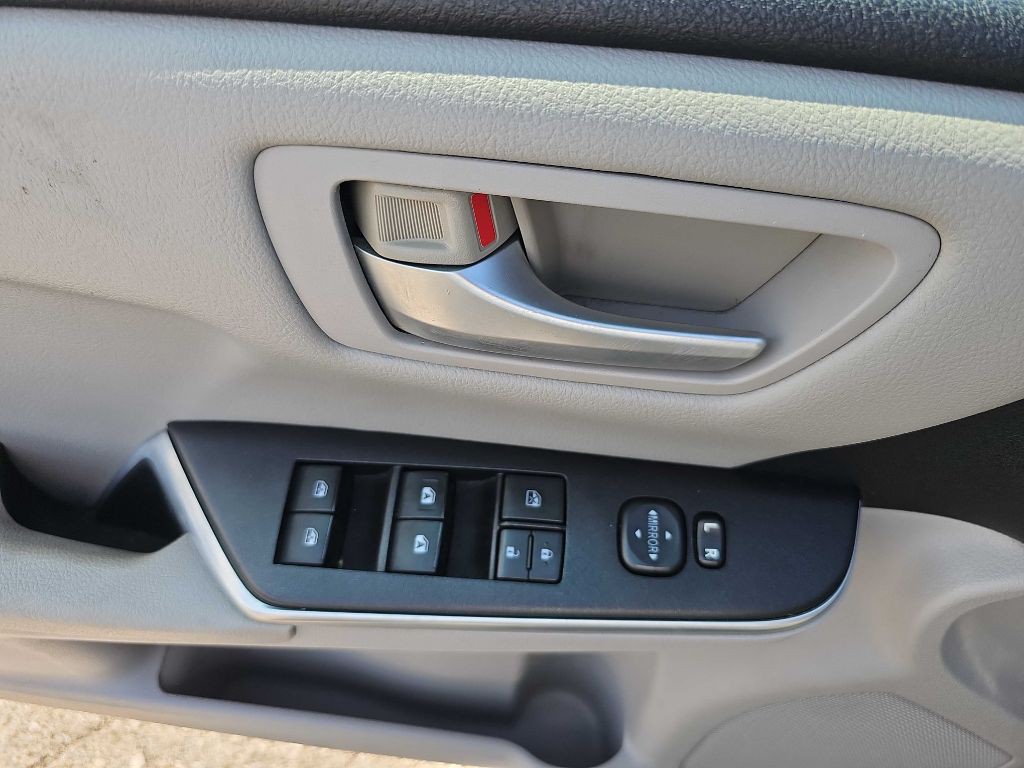 2015 Toyota Camry Image 28